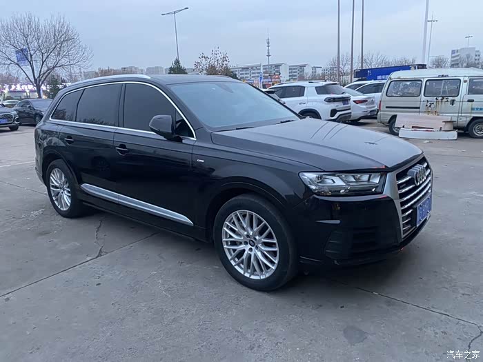 出售18年奥迪q7运动版7座