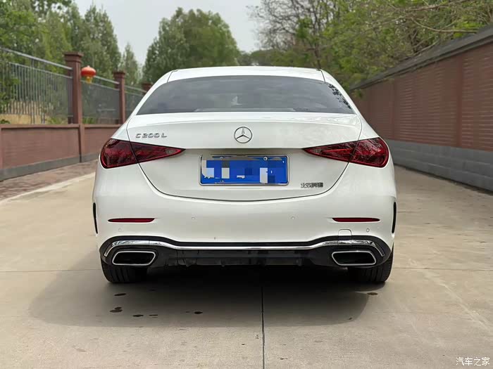 22款奔驰c200l22年差一天上牌仅行驶了1万多公里