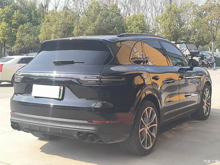 个人的车帮朋友出一台22年卡宴混动9千公里原版原漆一