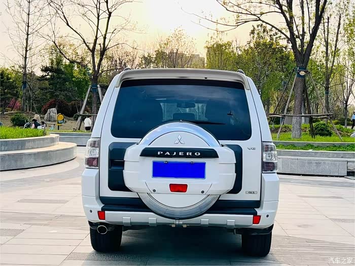 13年三菱帕杰罗v93个人一手车原版一处喷漆11万公里