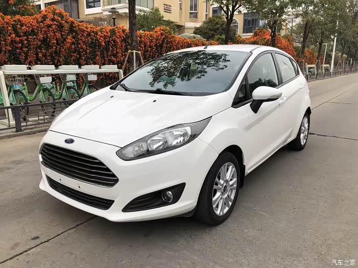 新到2015年7月上牌福特嘉年华自动15l真皮座椅导航