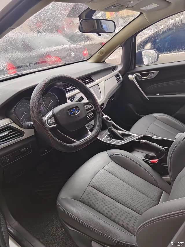 2021年的吉利远景x3一手私家车自动档带天窗高配内饰