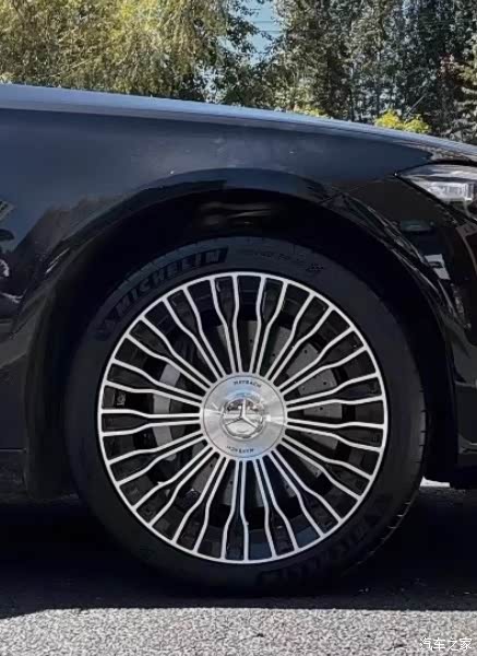 奔驰迈巴赫s580 21寸锻造轮毂造型一套