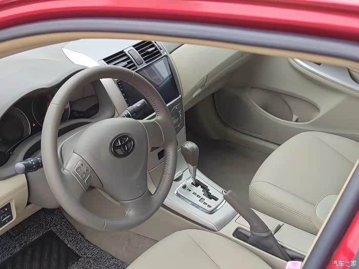 出一台2010年丰田卡罗拉红色高配18自动自动天窗自动