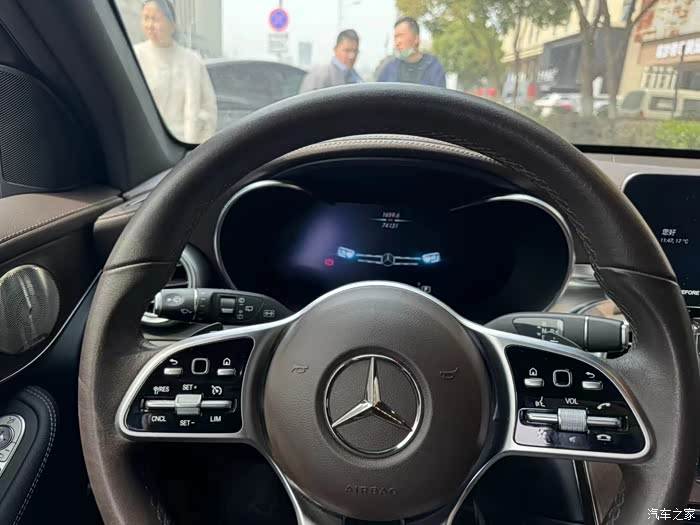 21年11月奔驰glc300动感豪华一手私家车解压中喜