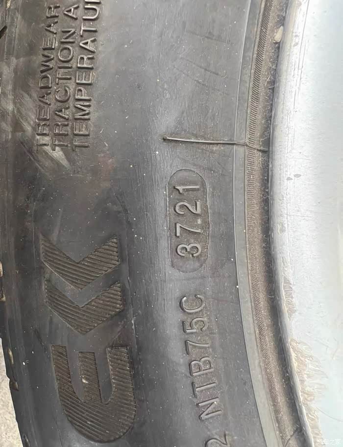 锐志原厂17寸轮毂带轮胎一起出售2155517规格四