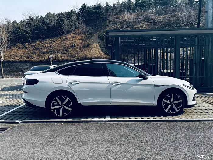 22款凌渡l悬浮顶