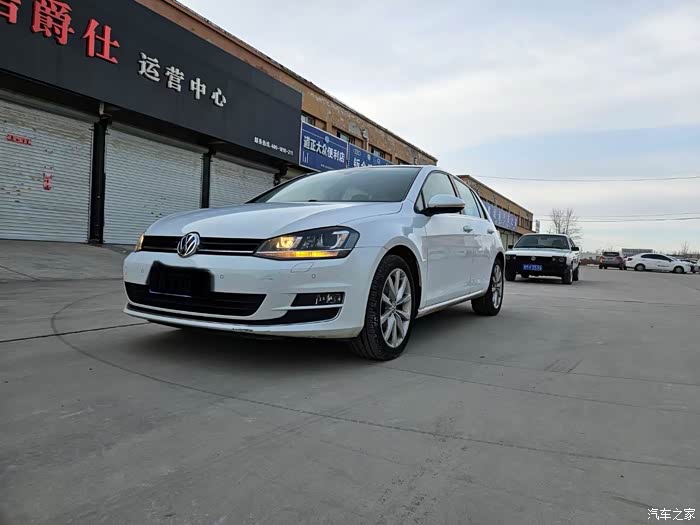 出售16款旗舰 高尔夫.1.4t.裸车18.3那一款. 全车
