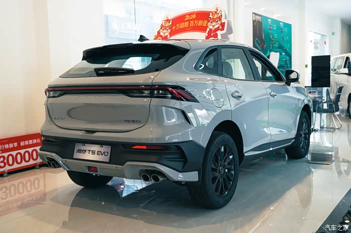 借着游艇回娘家保养间隙到店体验风行t5evo狂飚