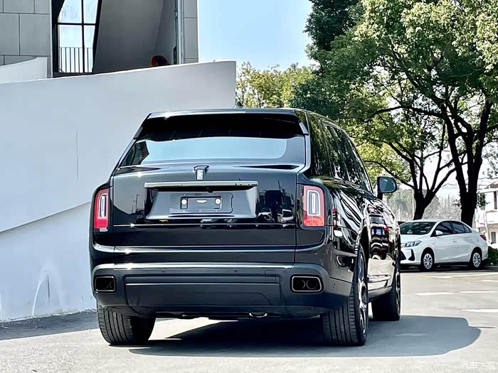 劳斯莱斯库里南bb 21年4月上牌, 安全行驶1万8千公里!