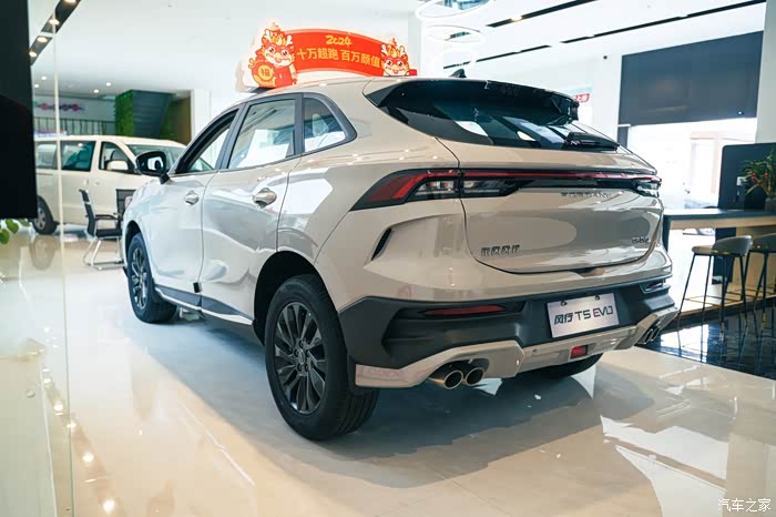 借着游艇回娘家保养间隙到店体验风行t5evo狂飚