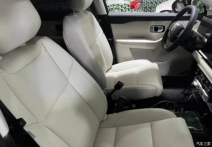 我们可以看出零跑汽车从第一辆s01!再到第