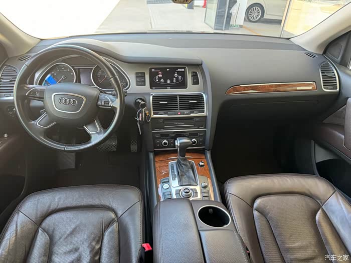 2013年12月底奥迪q7 35tfsi进取 3.0自动天窗