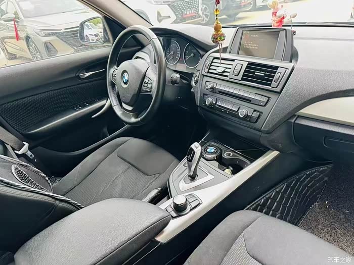 13年上牌,宝马116i 都市型,指导价27.8万,安全行驶