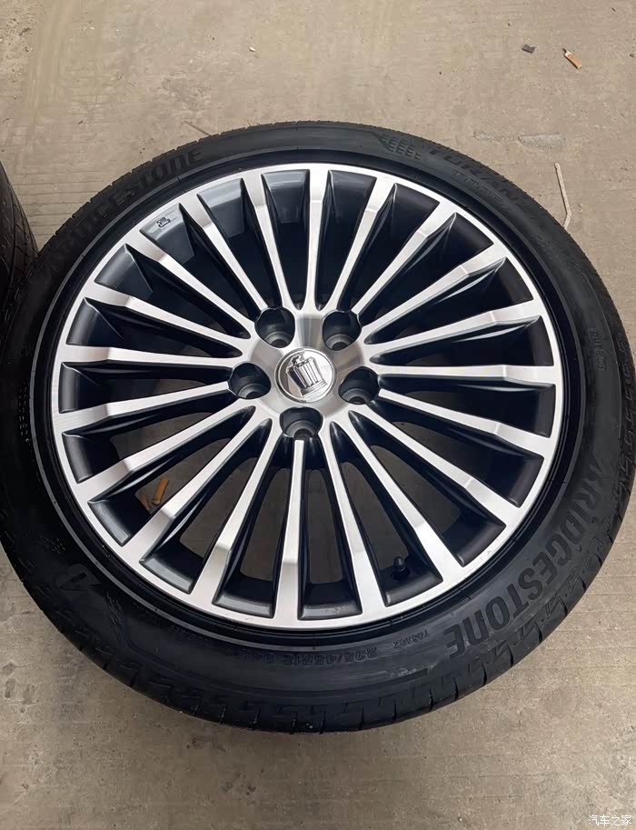 18寸丰田皇冠轮毂 原厂钢圈带胎一套,中意的约