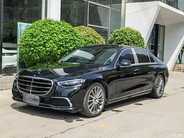 奔驰s级2022款改款s400l豪华型
