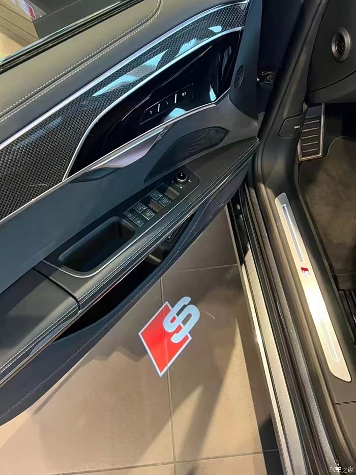 奥迪车门照地灯这个太帅了高清够大