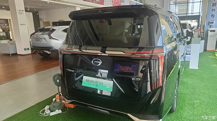 广汽传祺新能源e9是一款融合了最新科技和人性化设计的电动汽车