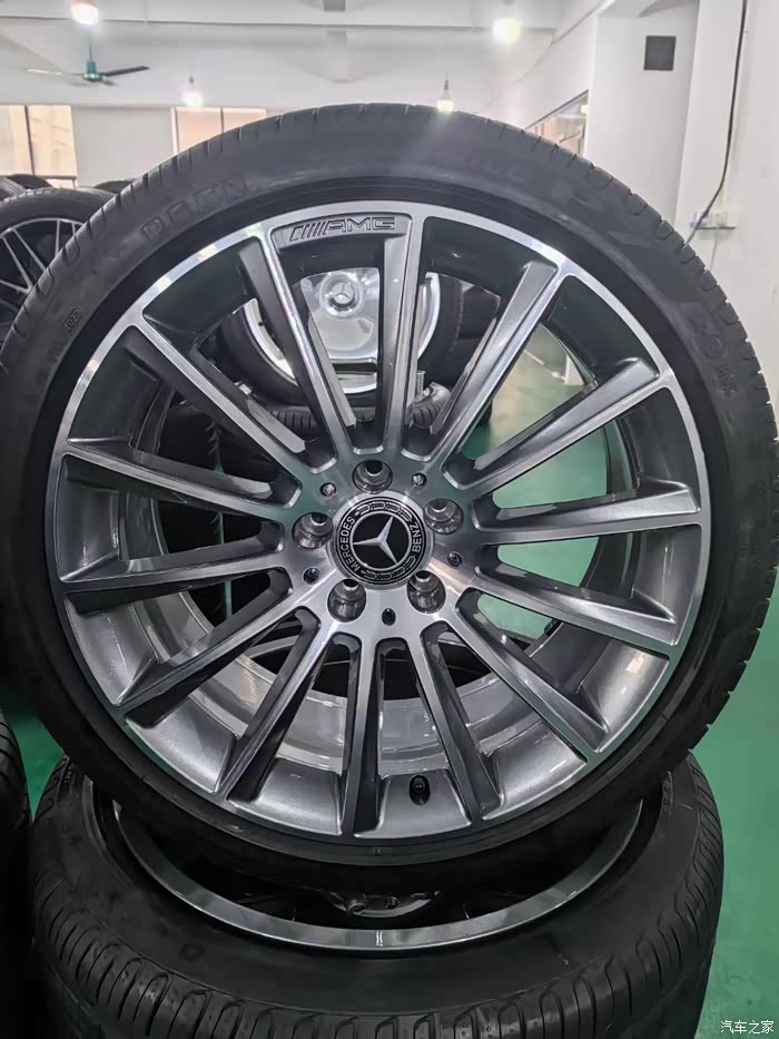 奔驰e19寸轮毂套件极品成色有兴趣的车友滴滴我