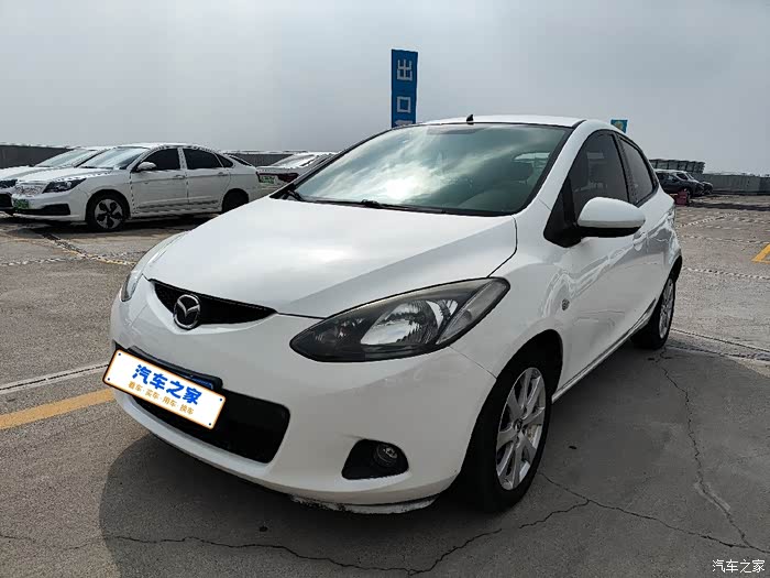 出一台马自达2代步车实表4万多公里成色非常新动力充沛