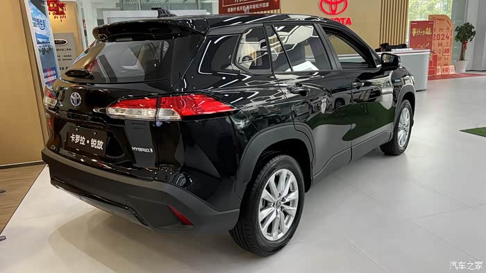 低配落地11万出头省油也实用体验丰田卡罗拉锐放