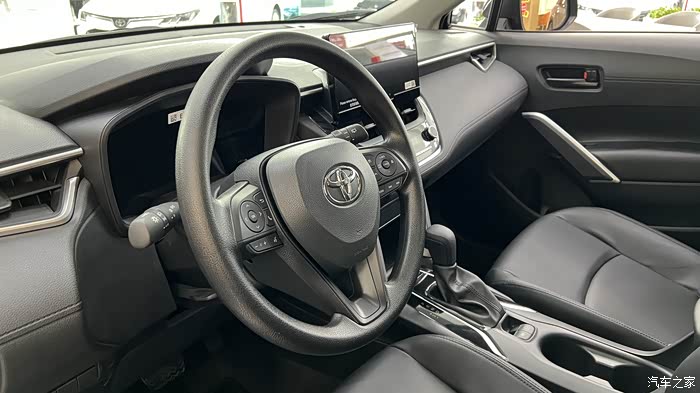 低配落地11万出头省油也实用体验丰田卡罗拉锐放