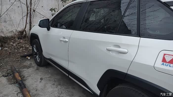 感觉这个车平路还行上坡真的很肉是我油门踩得轻还是真的很