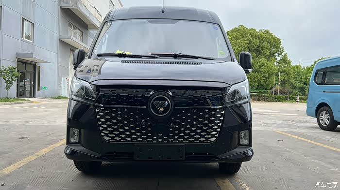 图雅诺大麦2.8t自动挡四驱宿营车手续