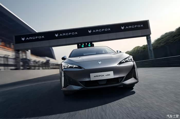 极狐阿尔法汽车