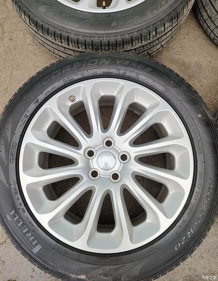 路虎揽胜20寸轮毂轮胎感兴趣的可以看看