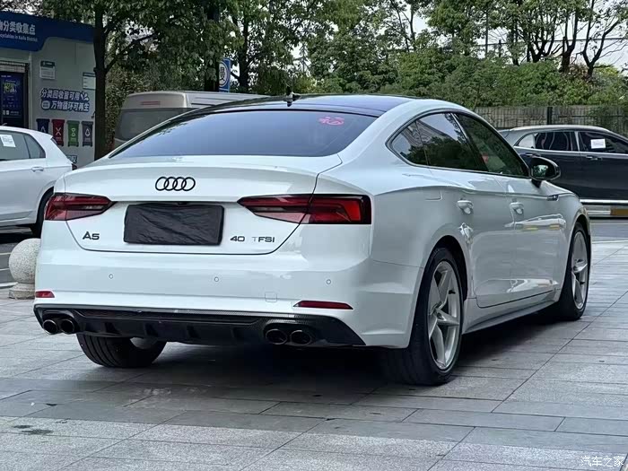 2018年上户奥迪a5轿跑20t时尚版带全景天窗四