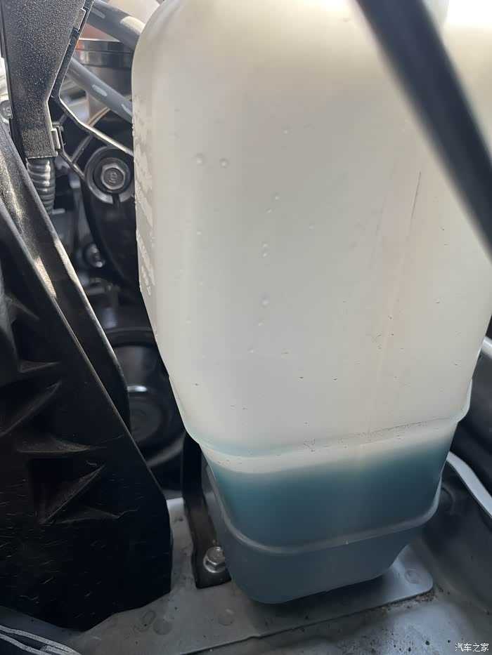 23款crv防冻液低了,前两天首保加的防冻液,这两天看看好像