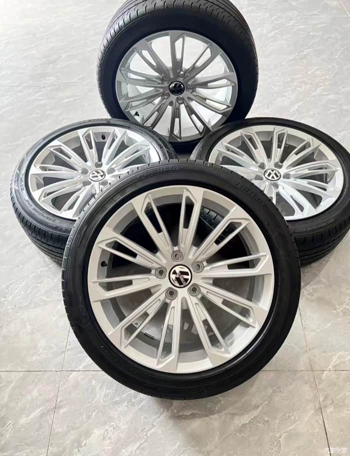 18寸大众迈腾轮毂轮胎,成色漂亮,感兴趣的看过来