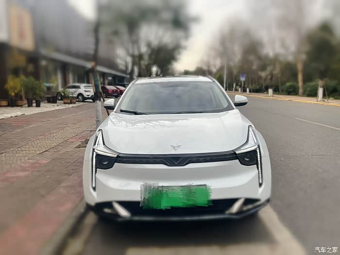 【图】哪吒u-ii日行灯激活,好看不显眼再也不像之前一样亮后尾灯了_哪