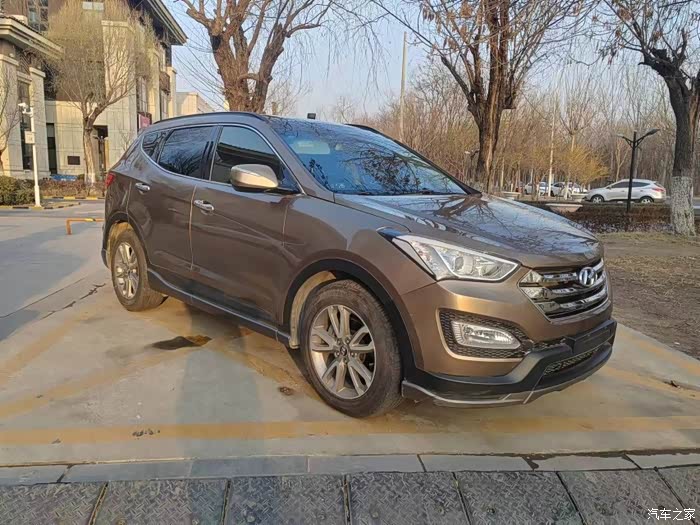 本人出一辆现代进口胜达30l仅行驶六万公里车况很好全