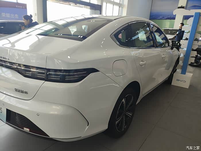 比亚迪驱逐舰05荣耀版