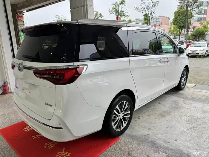 别克gl8现车以到,指导价317900,别拿套贷车比,出厂2