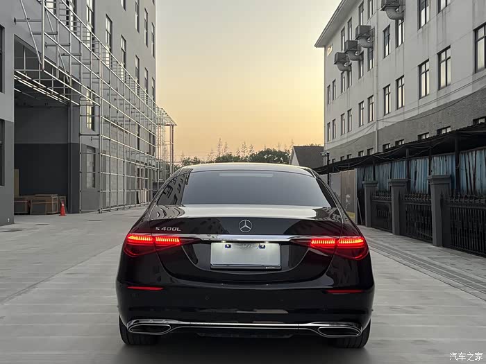 出个人21年奔驰s400l,3.0t发动机,原版车况,2个面