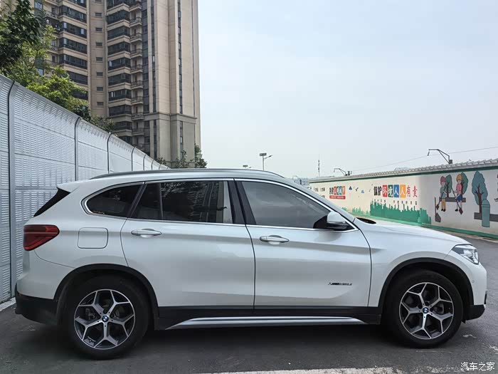 宝马x1指导价38.5万那款,2.0t四驱豪华型,192匹马