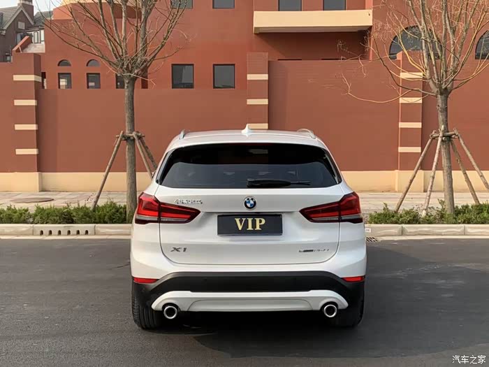 出20年8月上牌宝马x120款25i领先型个人一手