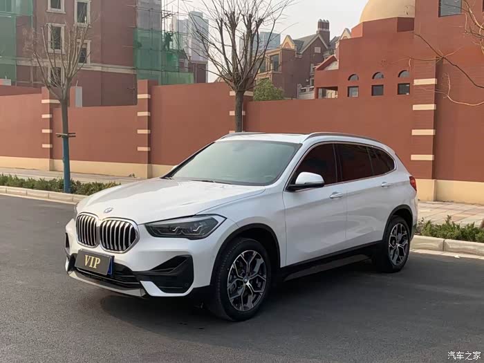 出20年8月上牌宝马x120款25i领先型个人一手