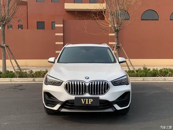 出20年8月上牌宝马x120款25i领先型个人一手