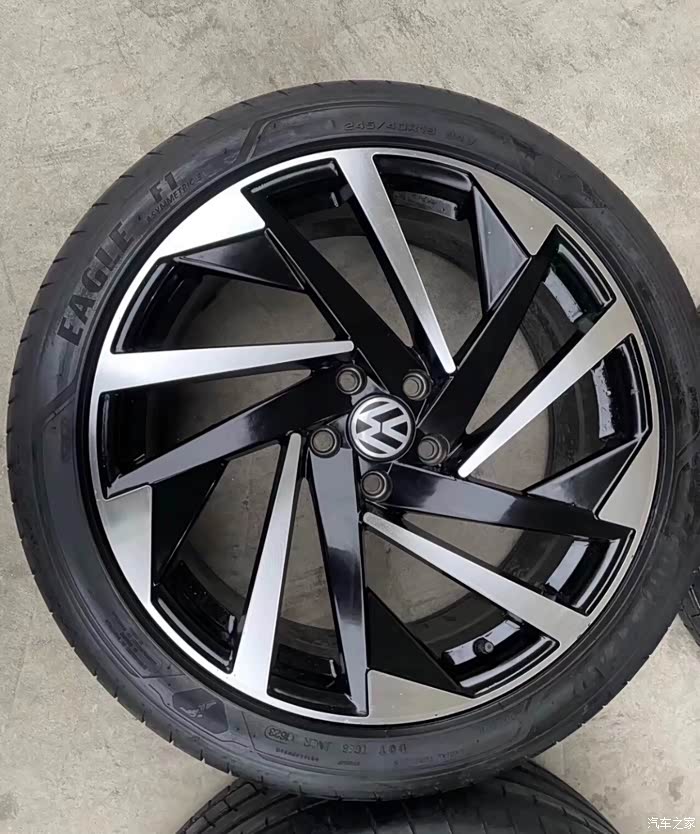 19寸大众cc原厂轮毂带胎一套感兴趣的看过来