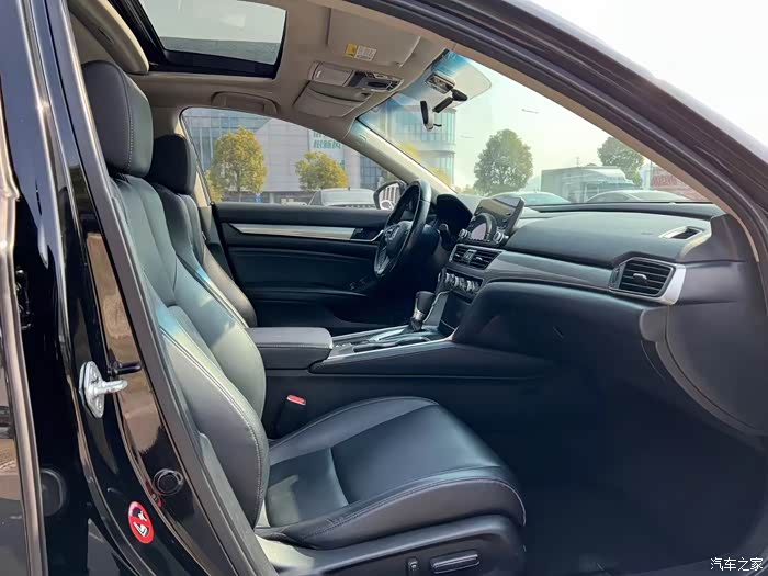 2019年本田雅阁十代15t排量260高功率动力好
