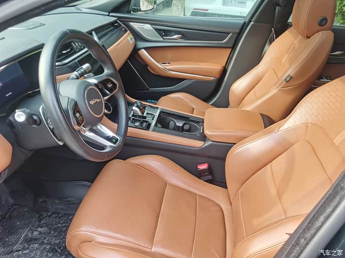 捷豹xfl2021款xfl20tp300四驱旗舰