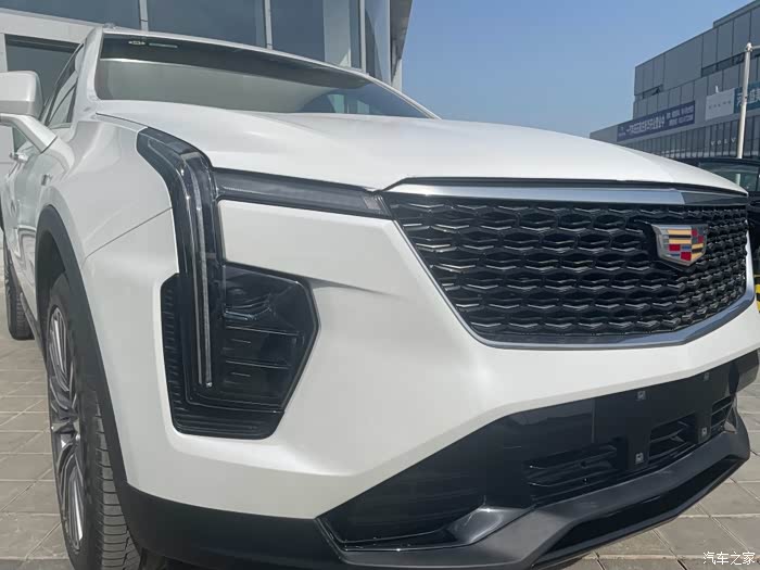 第一眼看到凯迪拉克xt4这款车可谓是一见钟情,感觉就是自己的
