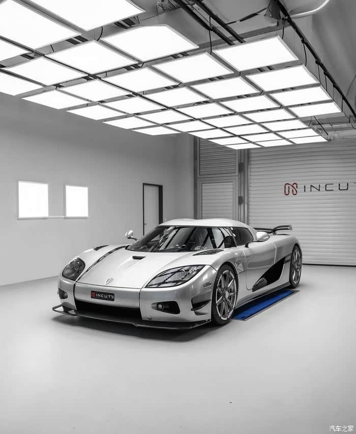 唯二的银白色裸碳科尼塞克ccxr trevita