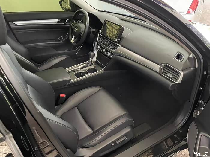 18年本田雅阁双电动座椅8万公里车况精品加装氛围灯