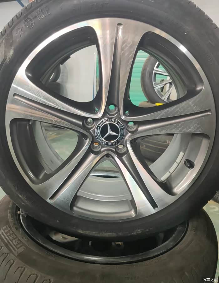 18寸奔驰e200轮毂轮胎感兴趣的了解一下