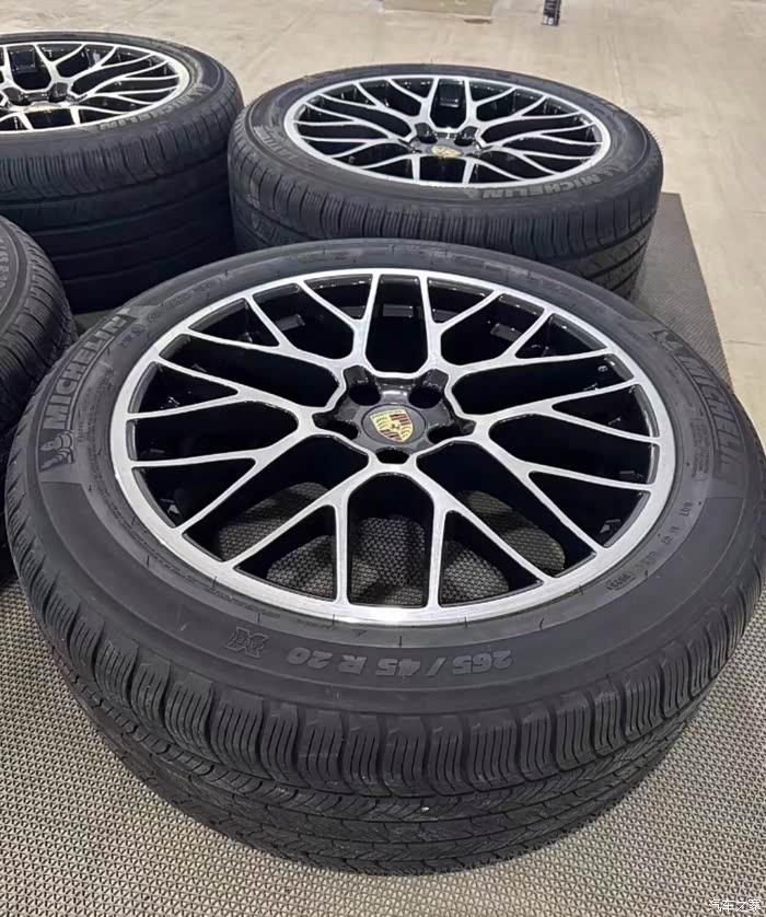 点击:>1|回复:>0macan论坛>20寸保时捷原装进口玛卡轮毂轮胎一套,诚心